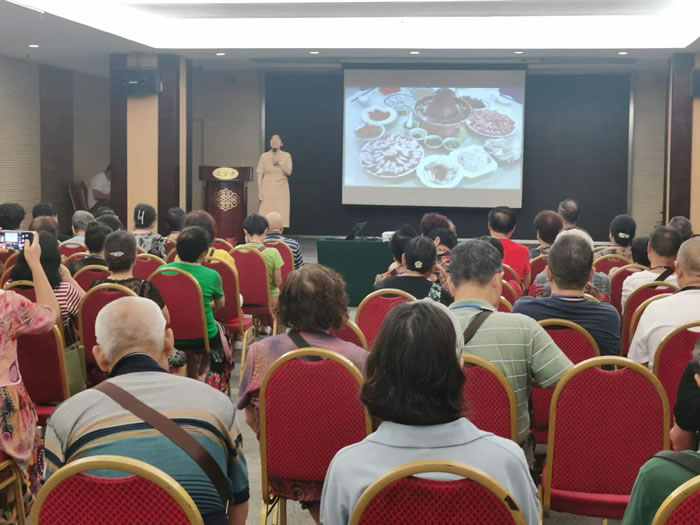 綿陽中旅行假日旅行社舉行胡楊林、南疆專列推薦會(huì)